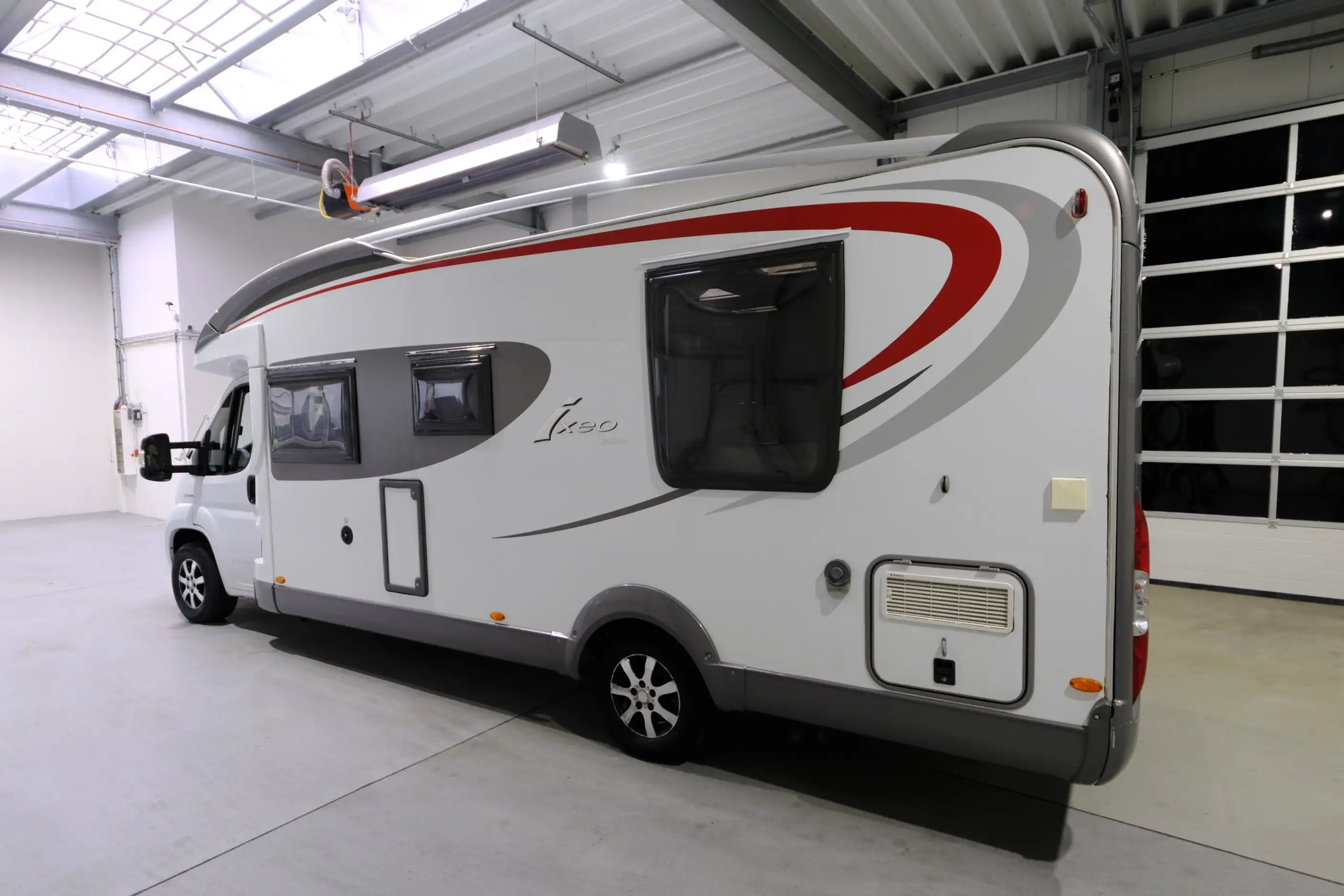 BUERSTNER Ixeo Plus IT 724